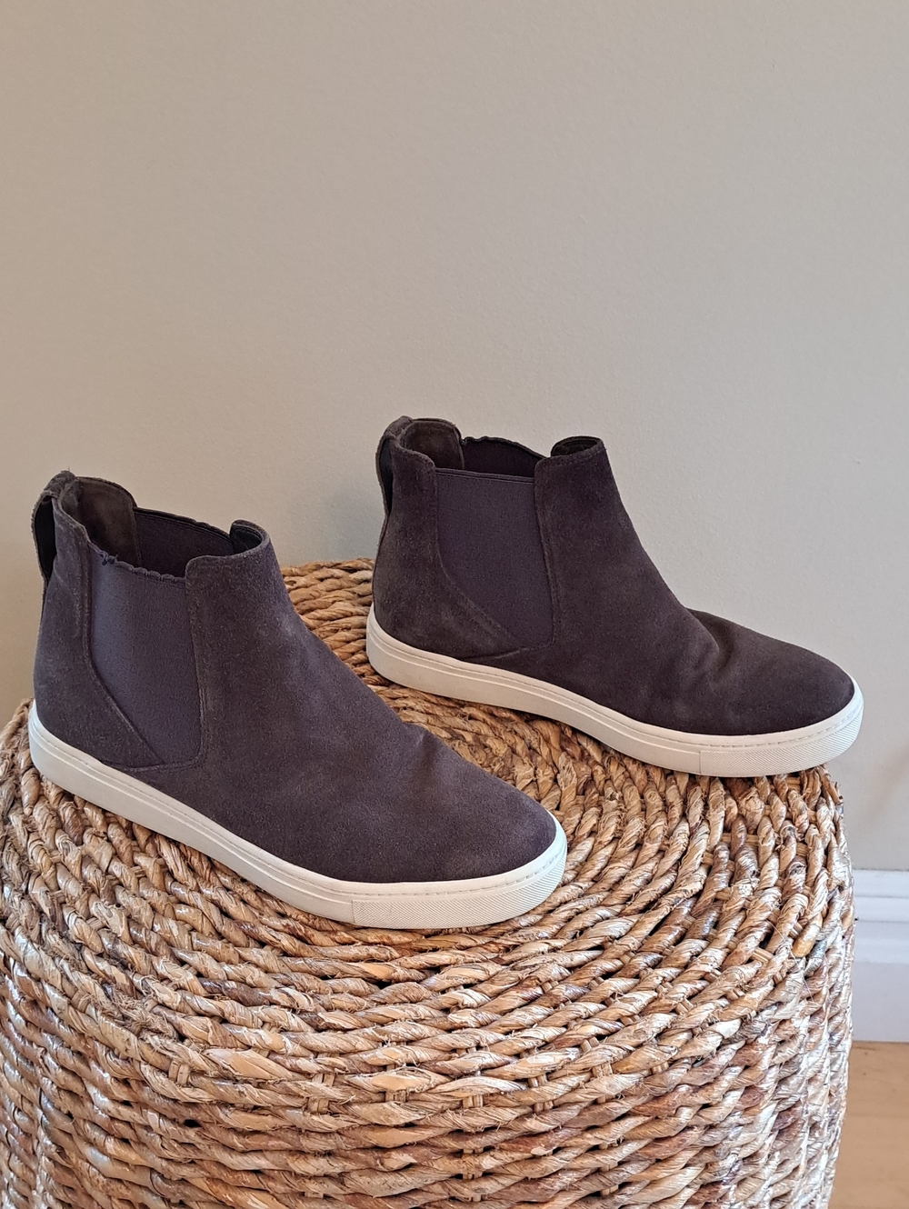 Vince Womens Newlyn Brown Suede Athleisure/Preppy Pull On High Sneaker Boots 6
